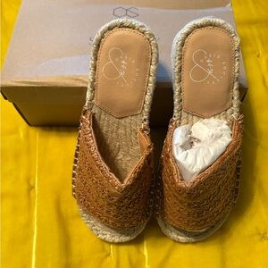 Chic Woven Brown Espadrille Slides